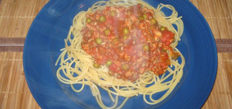 Spaghetti z mięsnym sosem pomiodorowym i groszkiem (autor ...