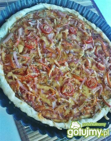 Przepis  pizza z szynką i papryką na cienkim przepis