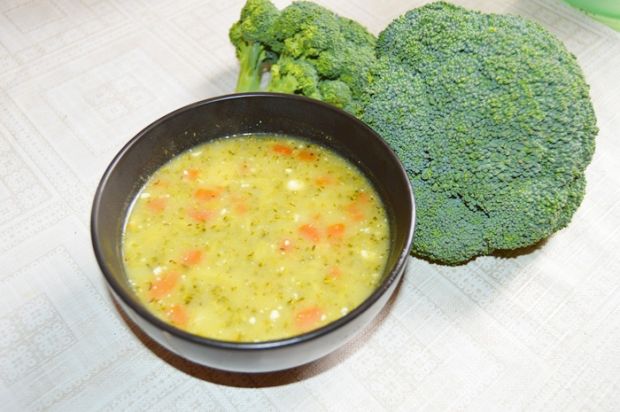 Zupy: zupa brokułowa z serkiem topionym