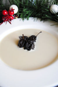Świąteczna zupa z suszonych śliwek