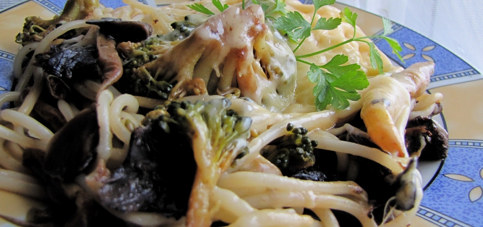 Spaghetti z grzybami, warzywami i sosem sojowym (autor: luna19 ...