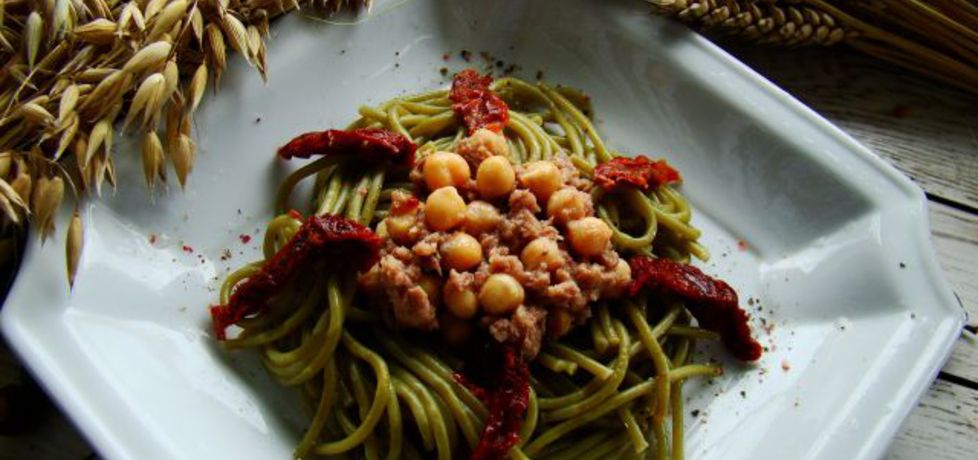 Zielone spaghetti z tuńczykiem i suszonymi pomidorami (autor ...