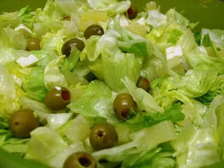 Przepis  salata z feta oliwkami i ananasem przepis