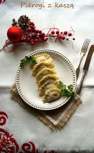 Pierogi z kaszą gryczaną i grzybami