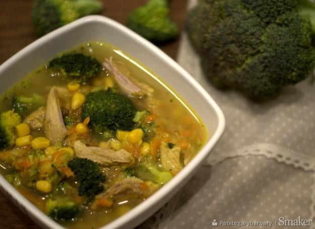 Zupa brokułowa z kukurydzą