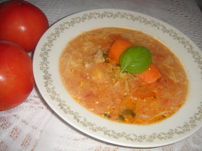 Pomidorowa z mozzarellą i bazylią