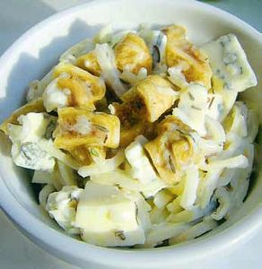 Sałatka z selerem, figami i serem pleśniowym