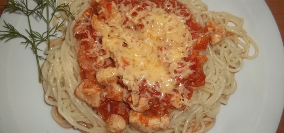 Spaghetti z filetem z kurczaka w sosie pomidorowym (autor ...