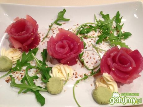 Przepis  róże z tuńczyka na dzień zakochanych przepis