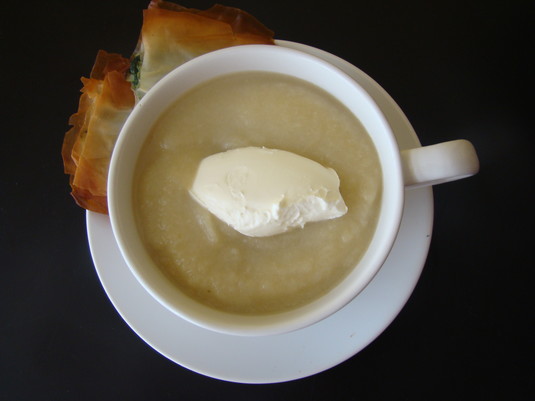 Zupa krem z białych warzyw z falbanką filo