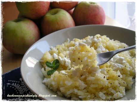 Przepis  ryż z jabłkiem i wiejskim serkiem przepis