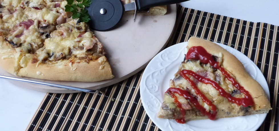 Pizza z mąki pszennej i kukurydzianej (autor: renatazet ...