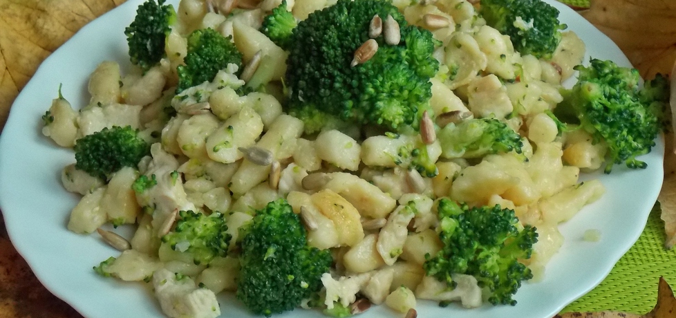 Ziemniaczane kluseczki z brokułem (autor: mniam)