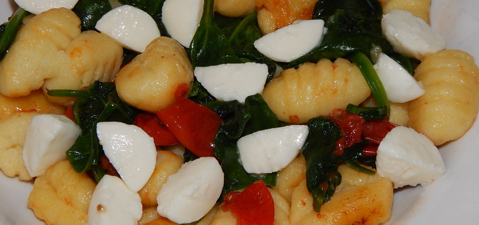 Gnocchi ze szpinakiem, mozzarellą i pomidorkami cherry (autor ...