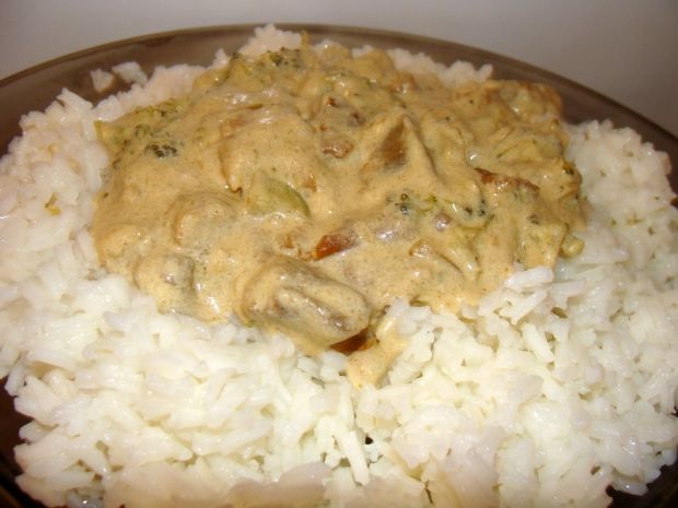 Przepis  ryż z sosem grzybowo- brokułowym przepis
