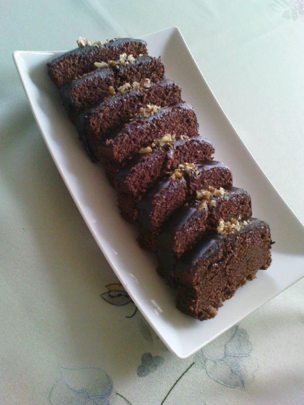 Przepis  wilgotne ciasto z polewą czekoladową przepis