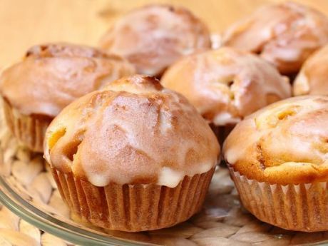 Przepis  aromatyczne muffinki z brzoskwiniami przepis