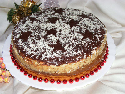 Świąteczny tort królewski z masą orzechową i marmoladą ...