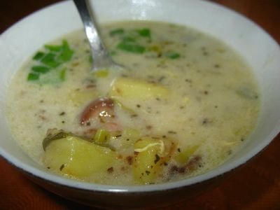 Biała rozgrzewająca zupa