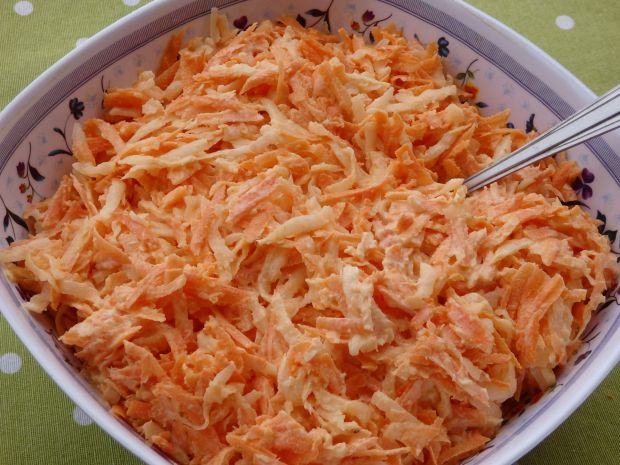 Przepis  surówka z marchewki i białej rzepy przepis