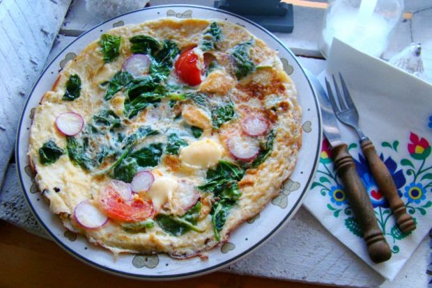 Przepis  śniadaniowy omlet ze szpinakiem przepis