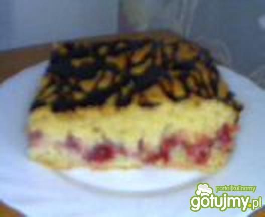 Przepis  ciasto z czerwonym agrestem i polewą przepis