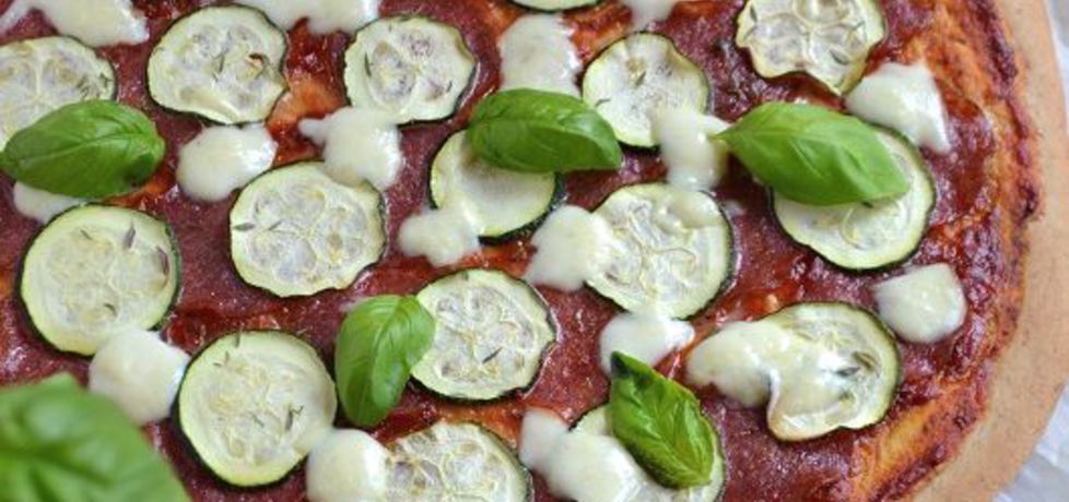 Pełnoziarnista pizza z cukinią, salami i mozzarellą (autor: mufinka79 ...