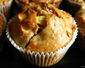 Pełnoziarniste muffinki z jabłkami i miodem