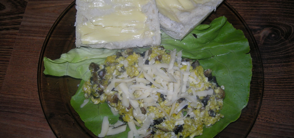 Jajecznica z pieczarkami i żółtym serem (autor: kate131 ...