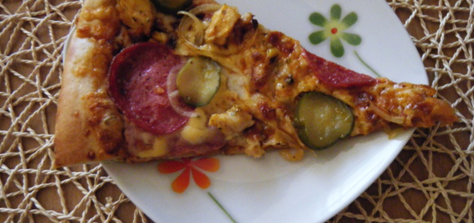 Pizza z kurczakiem i ogórkami (autor: renatazet)