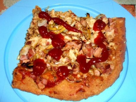 Przepis  pizza z porem i szynką przepis
