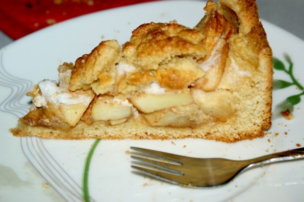 Przepis  proste, półkruche ciasto z jabłkami przepis