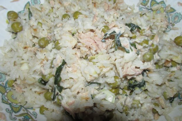 Smaczny przepis na: sałatka z tuńczykiem i ryżem. gotujmy.pl