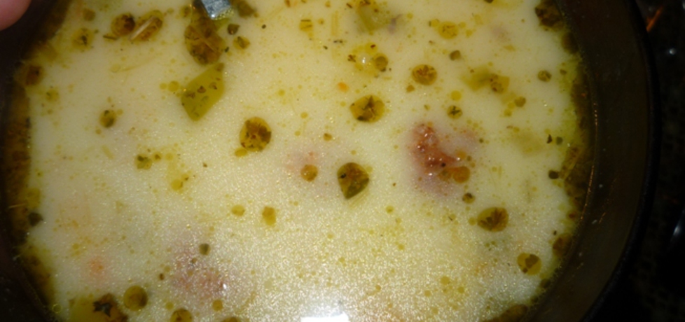 Smaczna pożywna zupa serowa z klopsikami mielonymi (autor ...