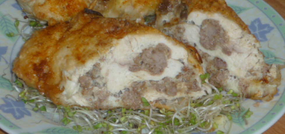 Pieczone roladki z piersi kurczaka faszerowane mięsem mielonym ...