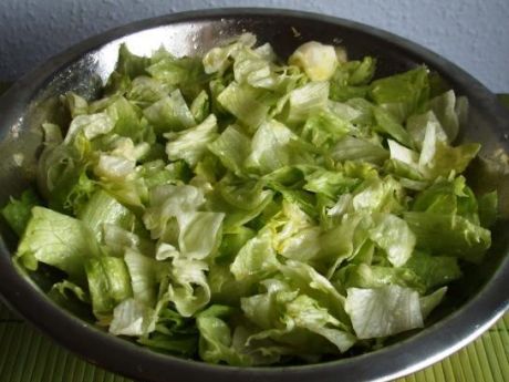 Przepis  surówka z salaty lodowej przepis