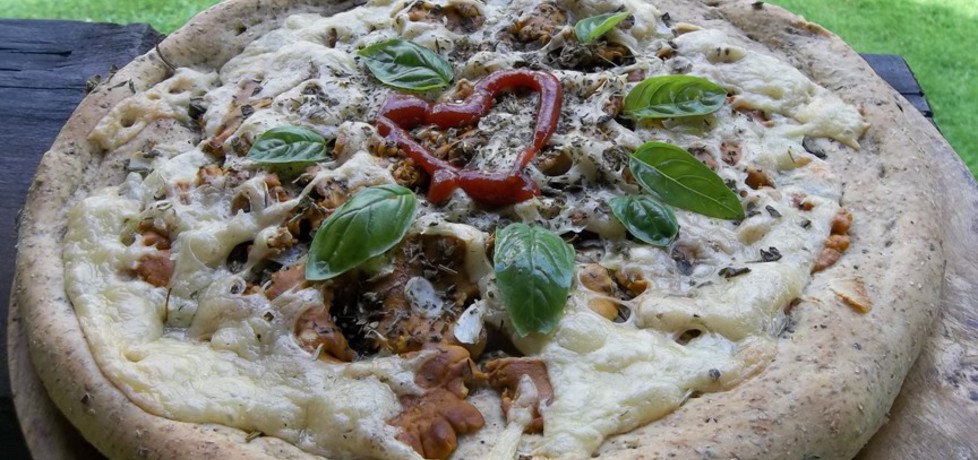Pizza ziołowa z kurkami (autor: caralajna)