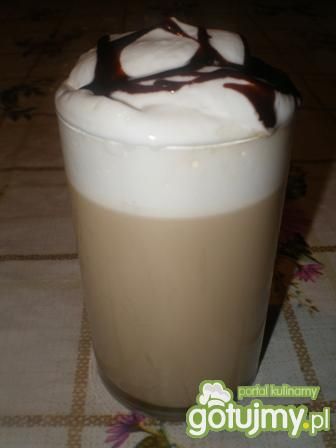Przepis  kawa z mlekiem, pianką i czekoladą przepis