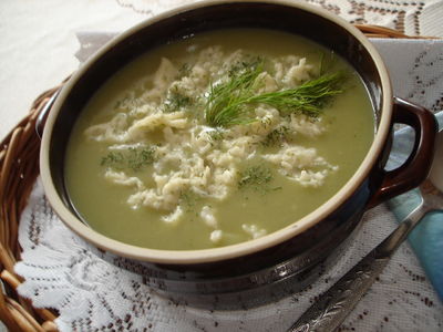 Zupa krem z bobem i lanymi kluskami z koperkiem