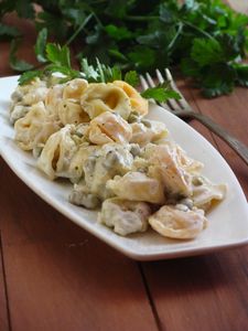 Sałatka z makaronem tortellini