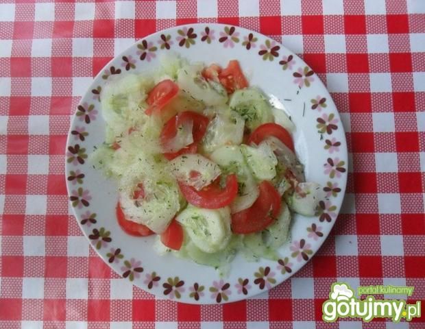 Pomysł na: sałatka z ogórków i pomidorów. gotujmy.pl