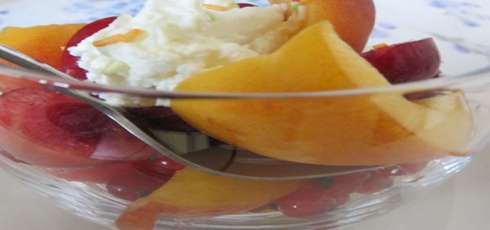 Sałatka owocowa z twarożkiem (autor: kd045)