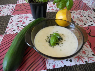 Zupa z zielonego ogórka