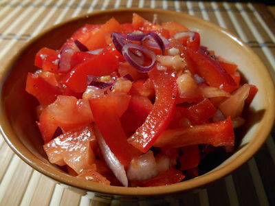 Surówka z papryki i pomidorów