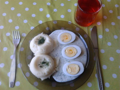 Jaja w sosie koperkowym