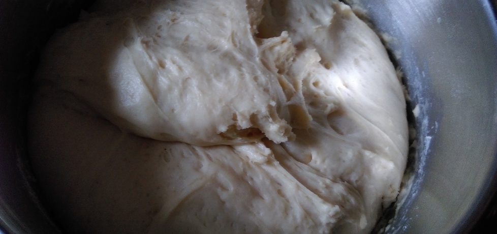Ciasto drożdzowe mleczne na lekkie bułki (autor: habibi ...