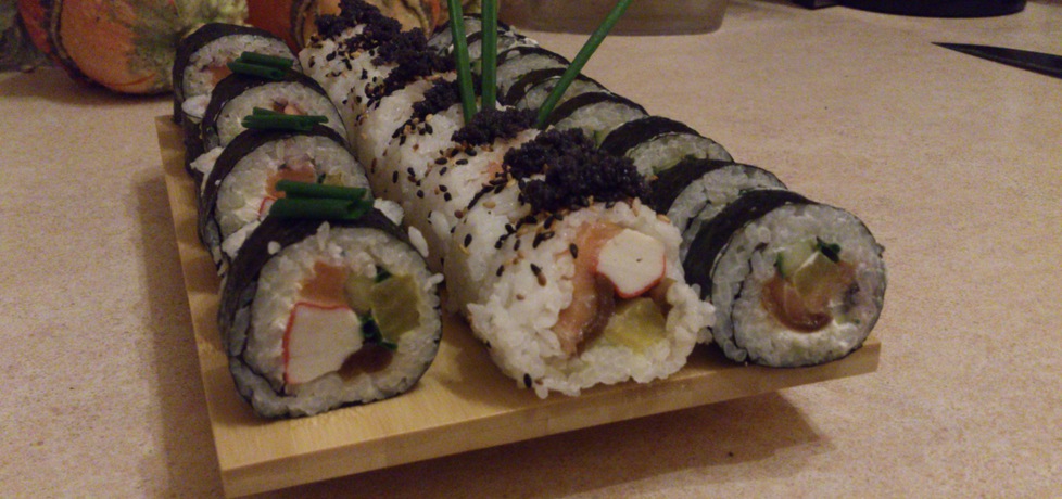 Sushi z łososiem, surimi i resztą :