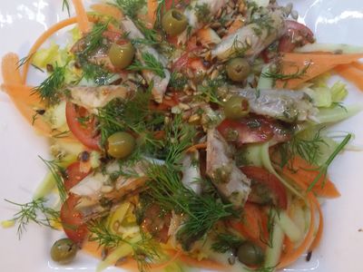Sałatka z wędzoną makrelą