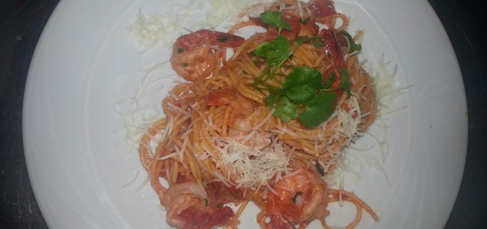Spaghetti z krewetkami, papryką chilli i parmezanem. (autor: szef ...