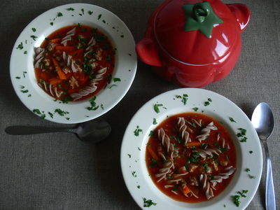 Rozgrzewająca zupa pomidorowa z mięsem mielonym ...